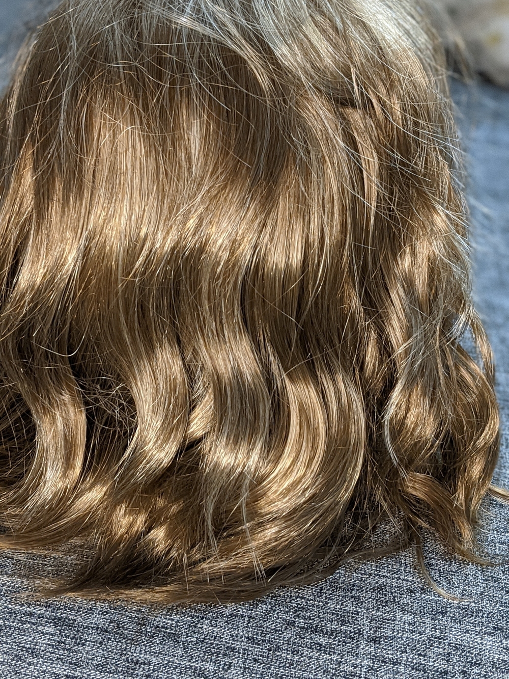 Luxurious Women's Wavy Hairpiece in Light Brown - Replica Chiquel